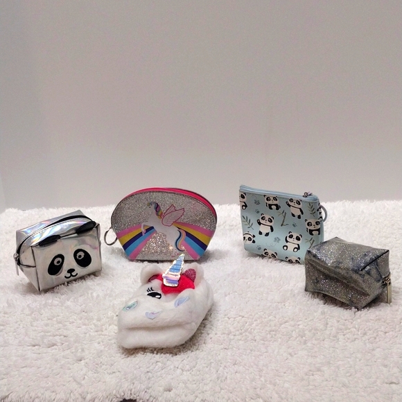 Assorted Small Keychain/Backpack Zipper Bags Bundle of 5 - Picture 1 of 13